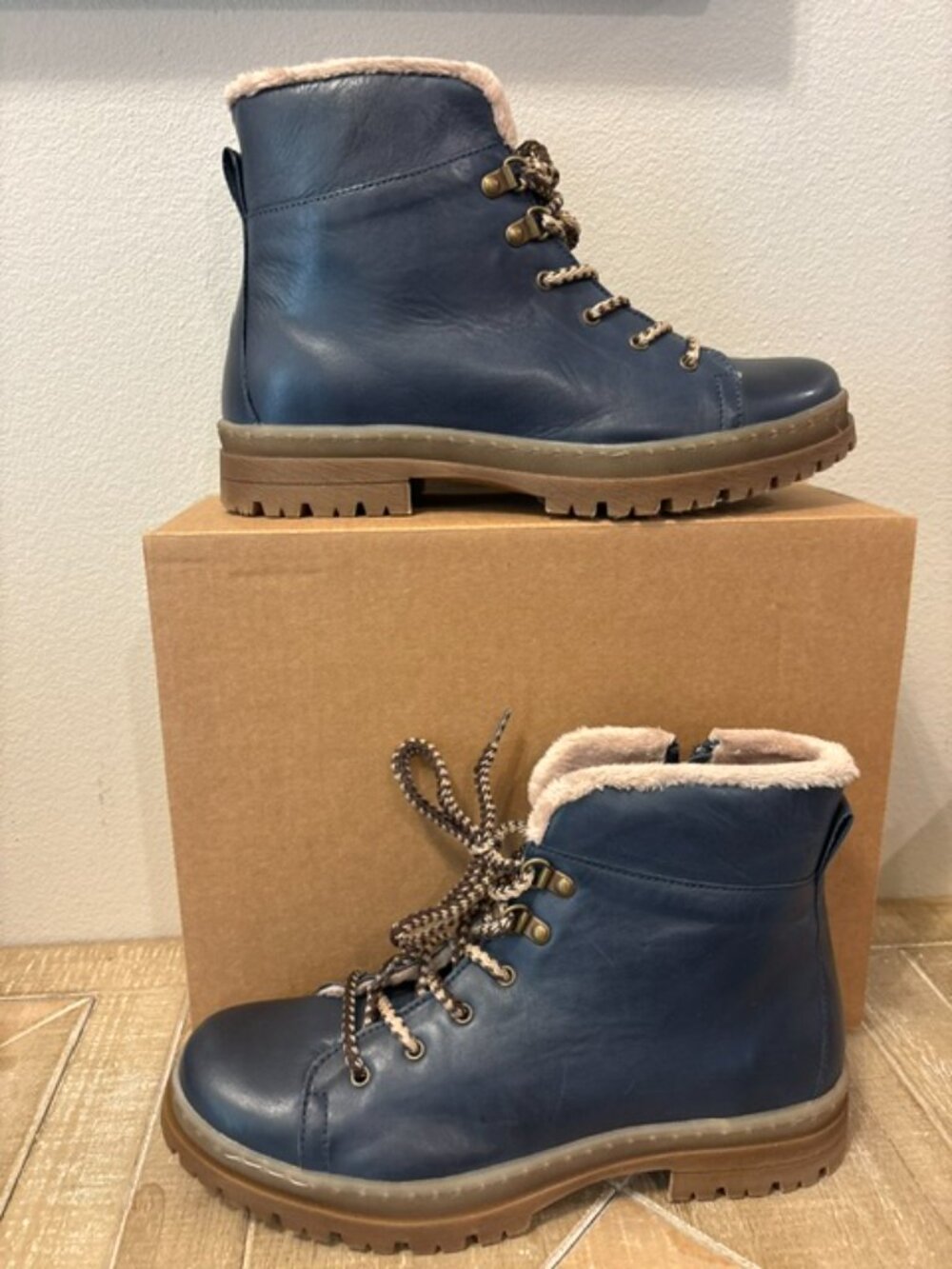 NEW Miz Mooz Auburn Cozy Lined Leather Lace Up Boots Denim EU42 US10.5-11 - Picture 3 of 6